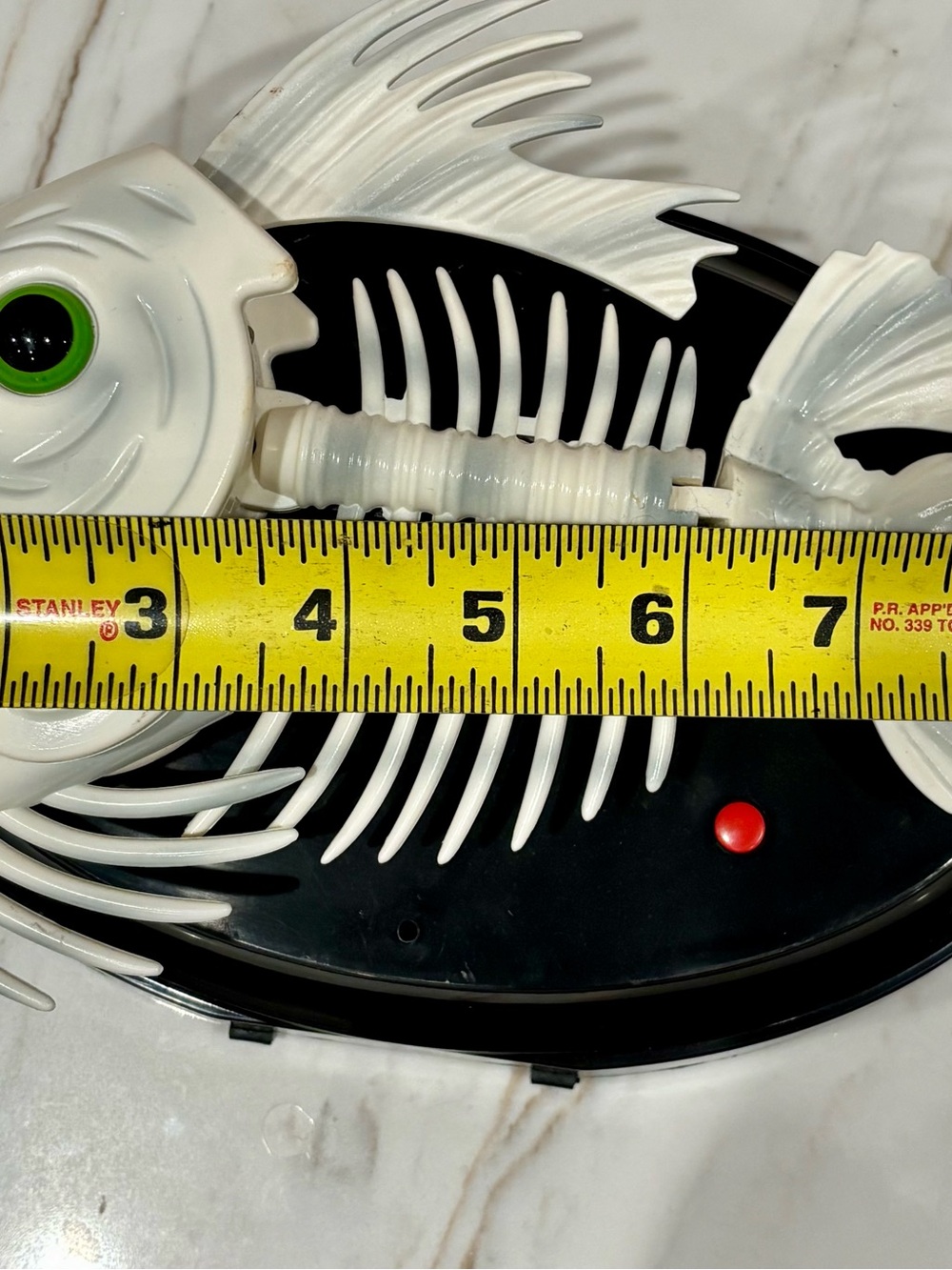Animated Musical Decorative Fish Skeleton Wall Decor I Will Survive Halloween - Picture 4 of 4